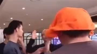 وقتی برنامه ژاپنی باشه نیکی از مکنه بودن به مامان گروه تغییر میکنه......کیوتتتت