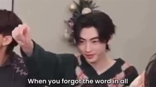 چقدر من و بایسم شبیه همین وقتی که کل زبون هایی که یاد گرفتی رو فراموش میکنی...