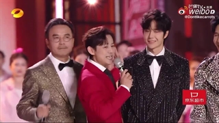 شمارش معکوس سال‌ 2025 به همراه ییبو