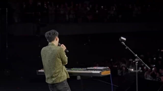 اجرای آهنگ Believer توسط Henry در کنسرت ملبورن کیفیت-720p