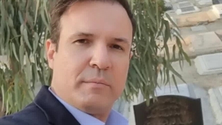 خدا پول میده عقل نمیده ، عقل میده پول نمیده و...