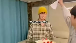 هیونگ هیسونگ نچ نچ....ایشون مکنه فیک انهایپنن