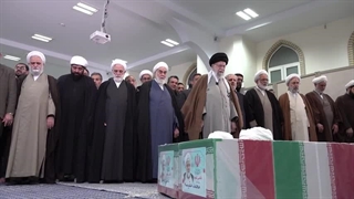 اقامه نماز بر پیکر شهیدان رازینی و مقیسه توسط رهبر معظم انقلاب