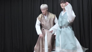 بینسان تو یکی فن ساین هاشون آهنگ madness رو خیلی گوگولی اجرا کرده بودن