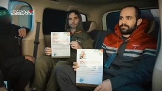 تشریفات خاص گردانهای قسام در عین اقتدار برای آزادی 4 صهیونیست - طوفان الاقصی