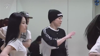 تماشای پشت صحنه دنس پرکتیس موزیک ویدیو WHEE شیومین با زیرنویس فارسی چسبیده