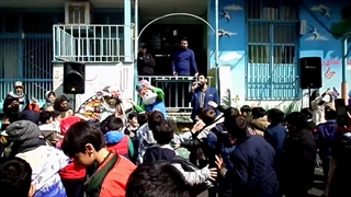 اجرای جشن نوروزی در دبستان