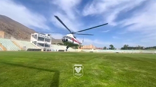 حواشی چمن پر از آب ورزشگاه خیبر و خشک کردن چمن با هلی کوپتر