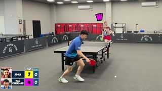 به چالش کشیدن Kao Cheng-jui بازیکن جوان تنیس روی میز چین تایپه