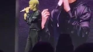 "چقدر شبیه بکهیونی"کپشن